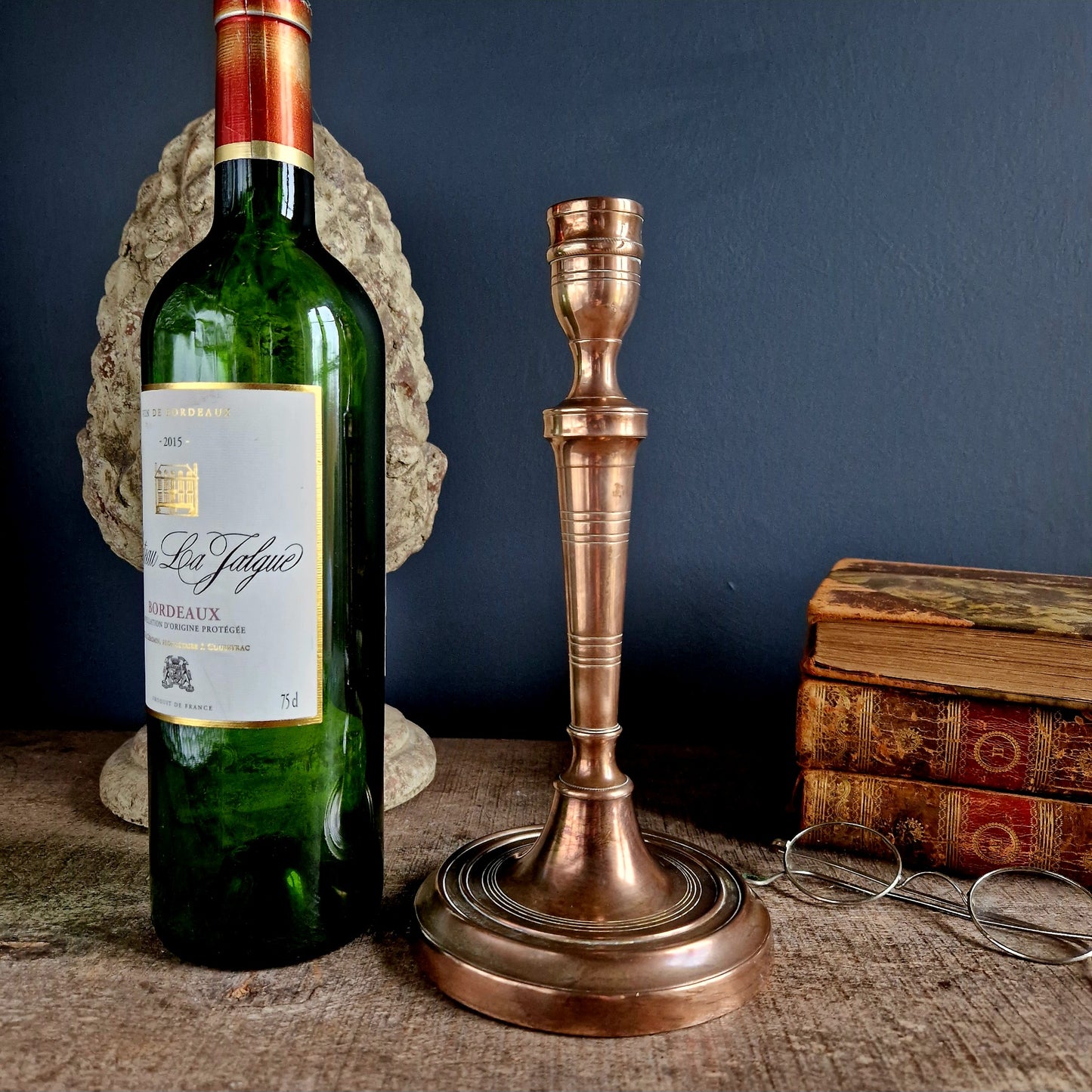 Franse antieke kandelaar. Antieke Franse decoratieve kandelaar.