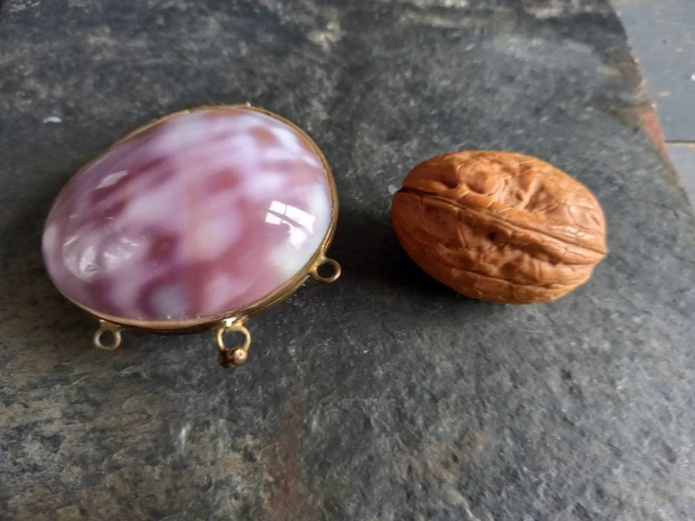 Étui à chapelet ancien en coquillage. Bourse à chapelet en coquillage et laiton.