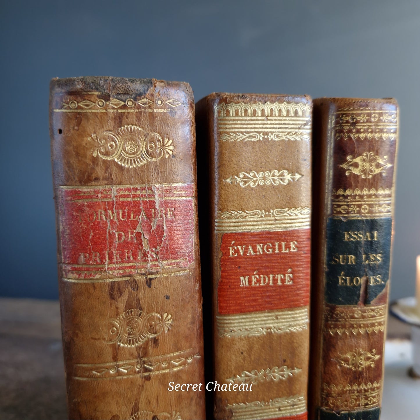 Livres anciens. 3 livres reliés en cuir français du 19ème siècle.