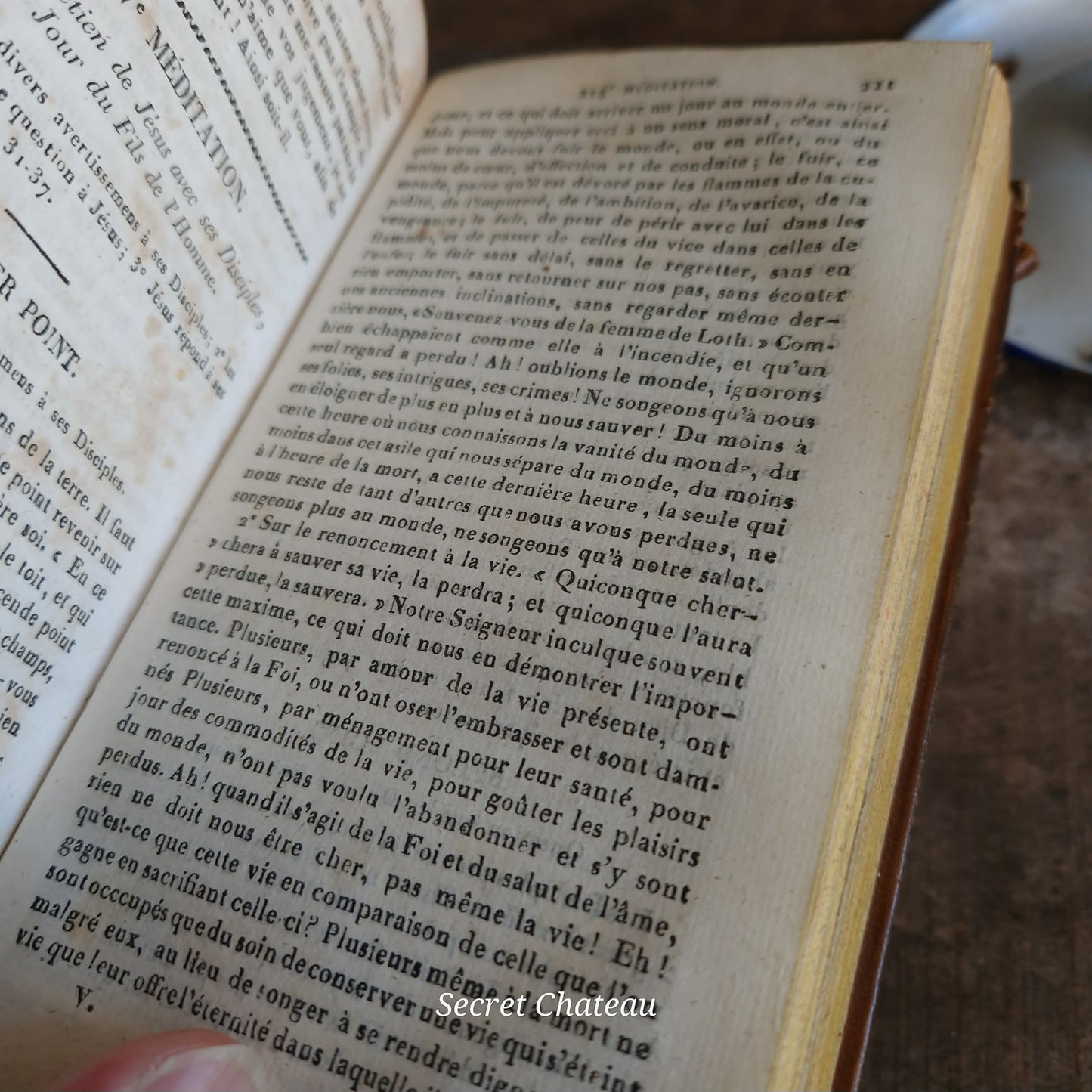 Livres anciens. 3 livres reliés en cuir français du 19ème siècle.