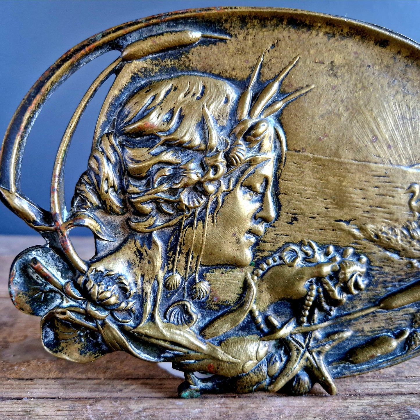 Vide poche en bronze antique français.