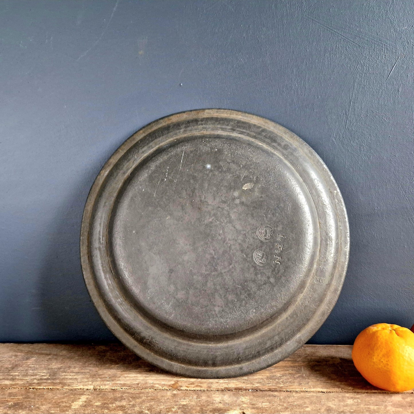 Assiette en étain du XVIIIe siècle.
