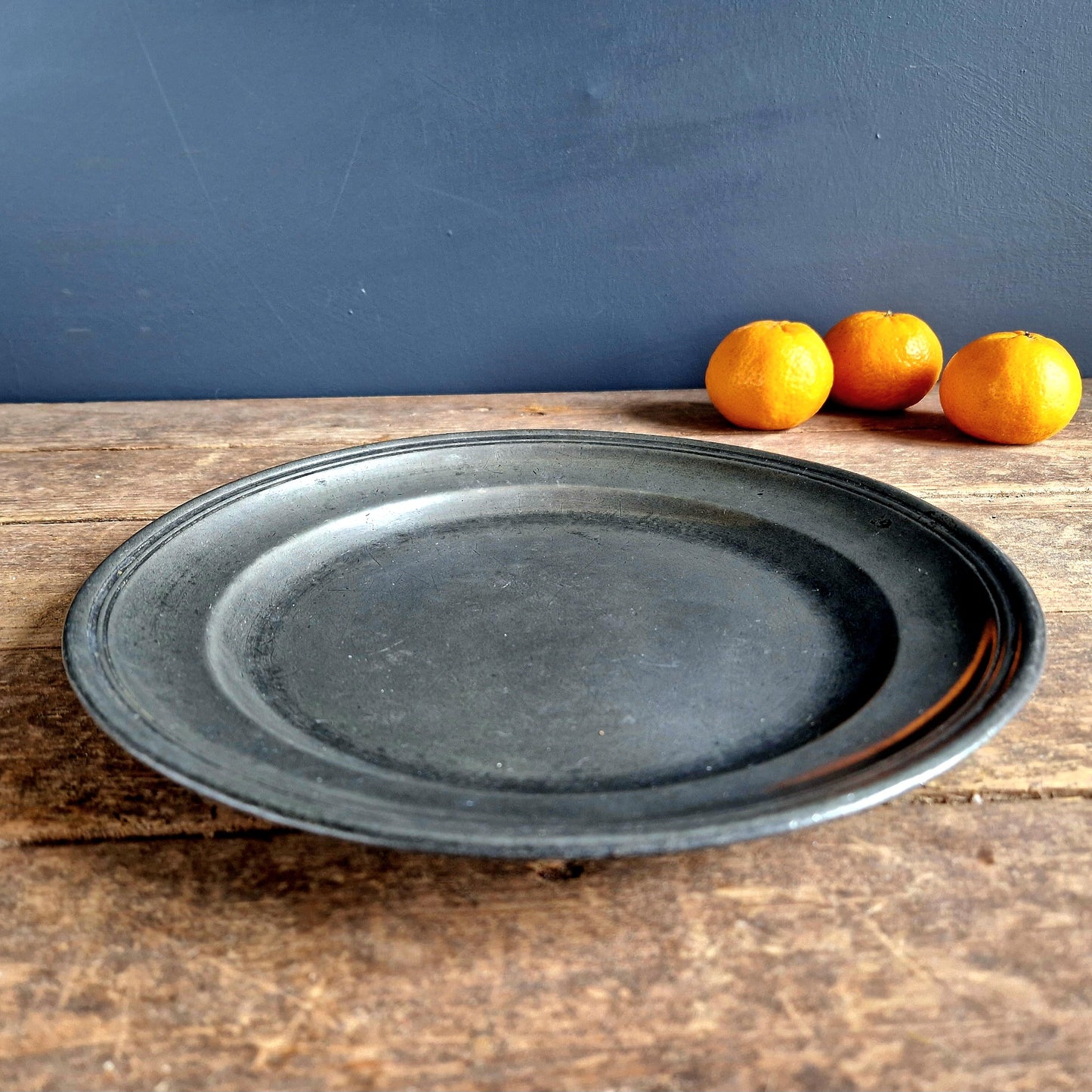 Assiette en étain du XVIIIe siècle.