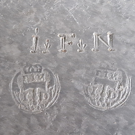 Assiette en étain du XVIIIe siècle.