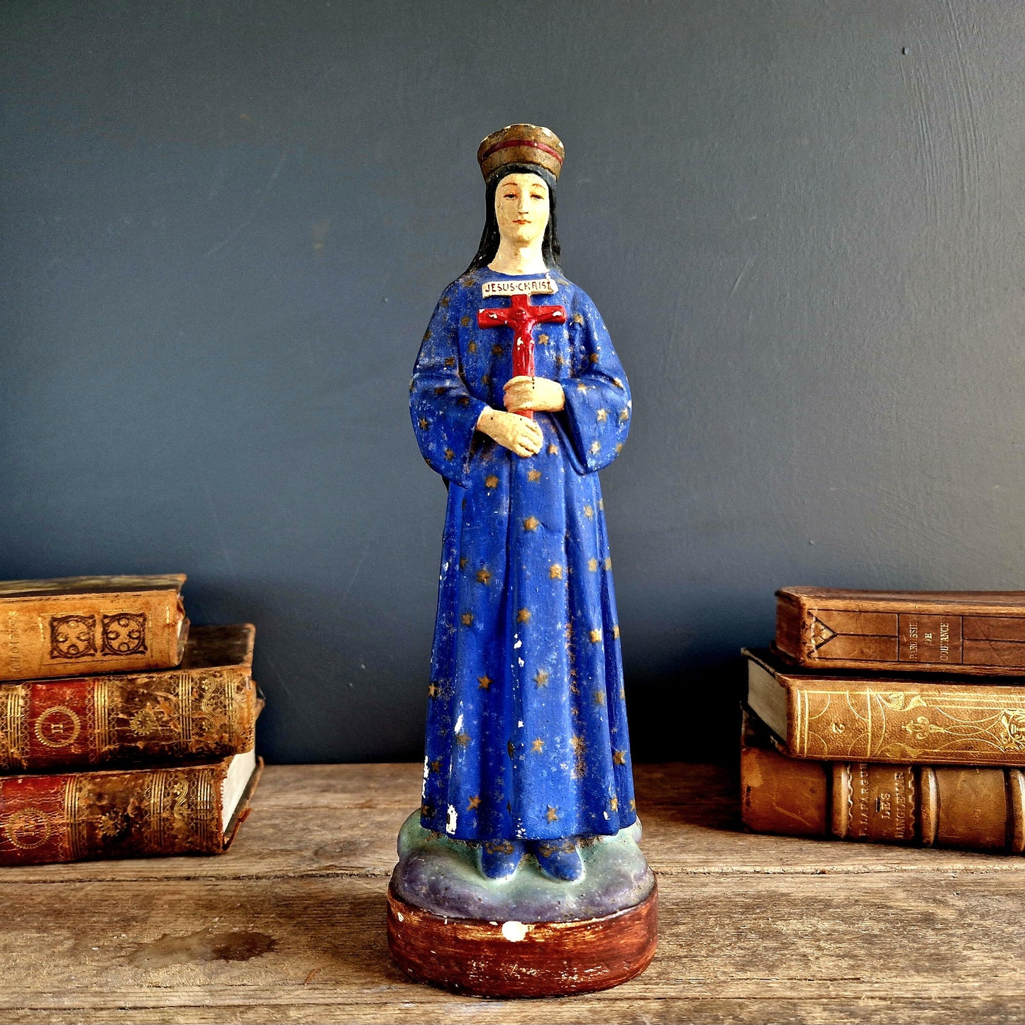Statue en plâtre de Notre-Dame de Pontmain. Statue religieuse française.