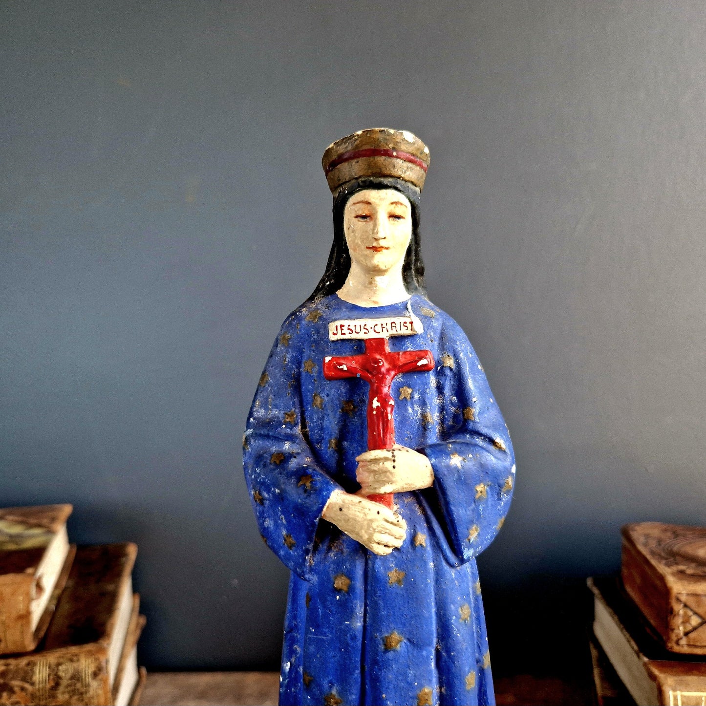 Statue en plâtre de Notre-Dame de Pontmain. Statue religieuse française.