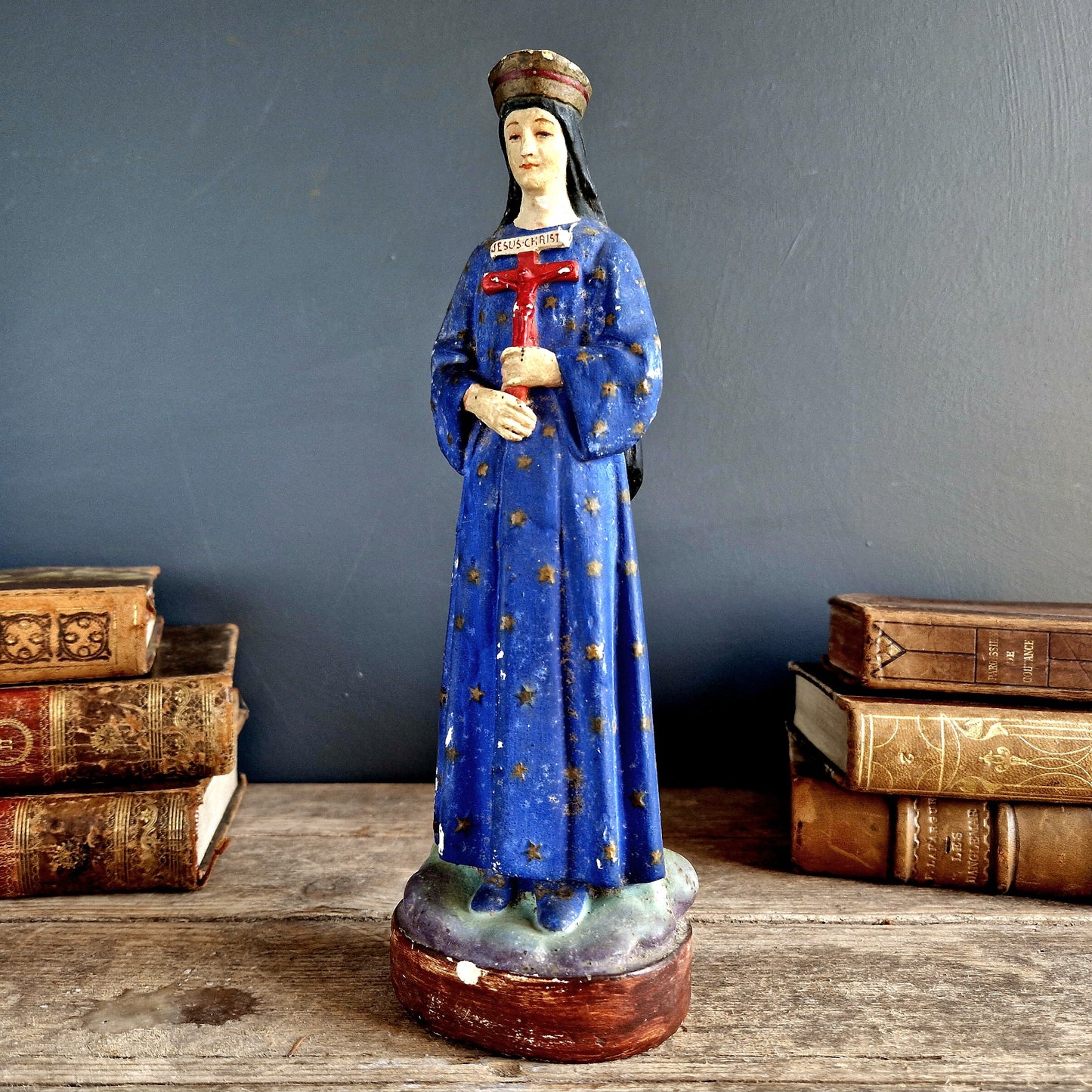 Statue en plâtre de Notre-Dame de Pontmain. Statue religieuse française.