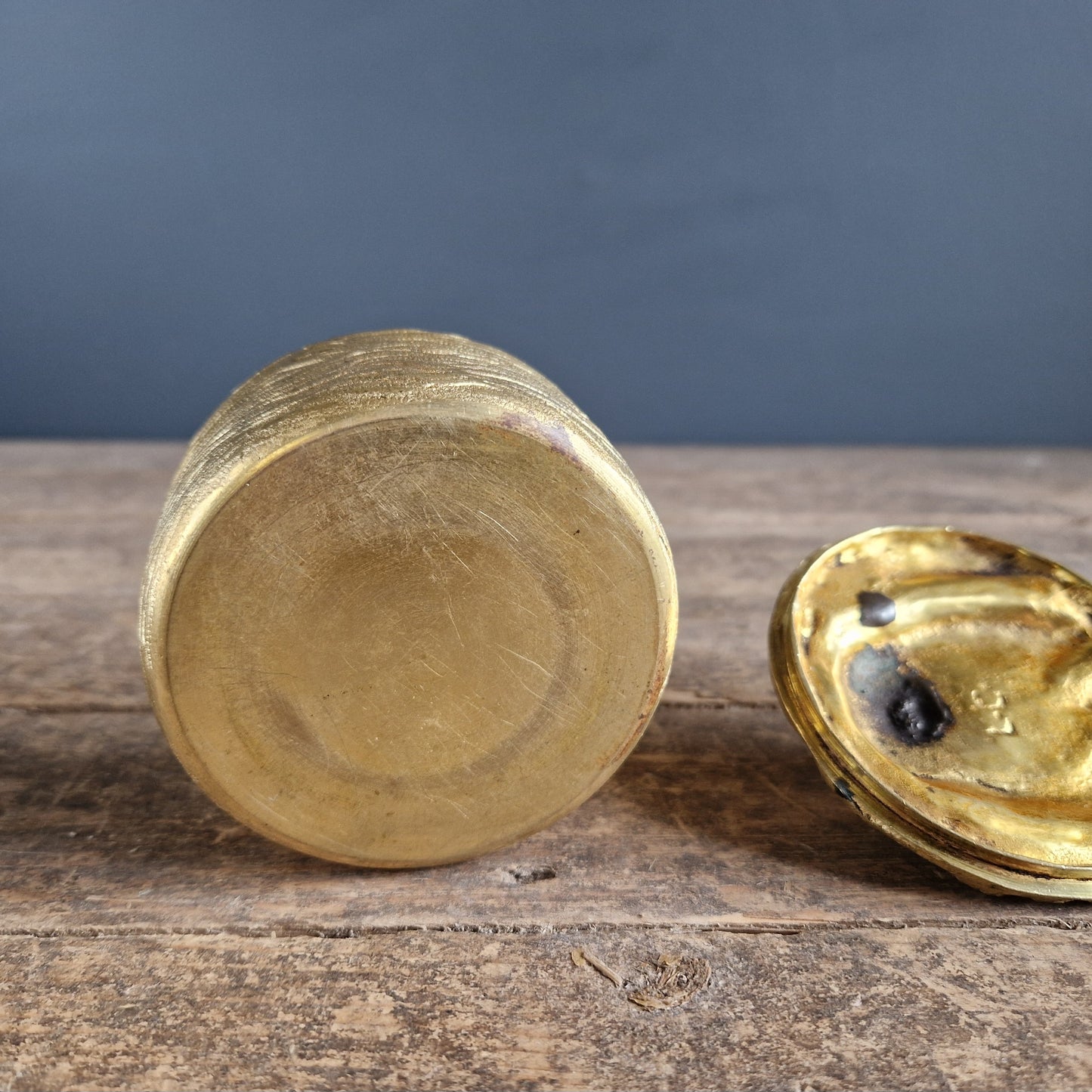 Boîte à bijoux française en bronze doré, représentant un oiseau sur son nid.