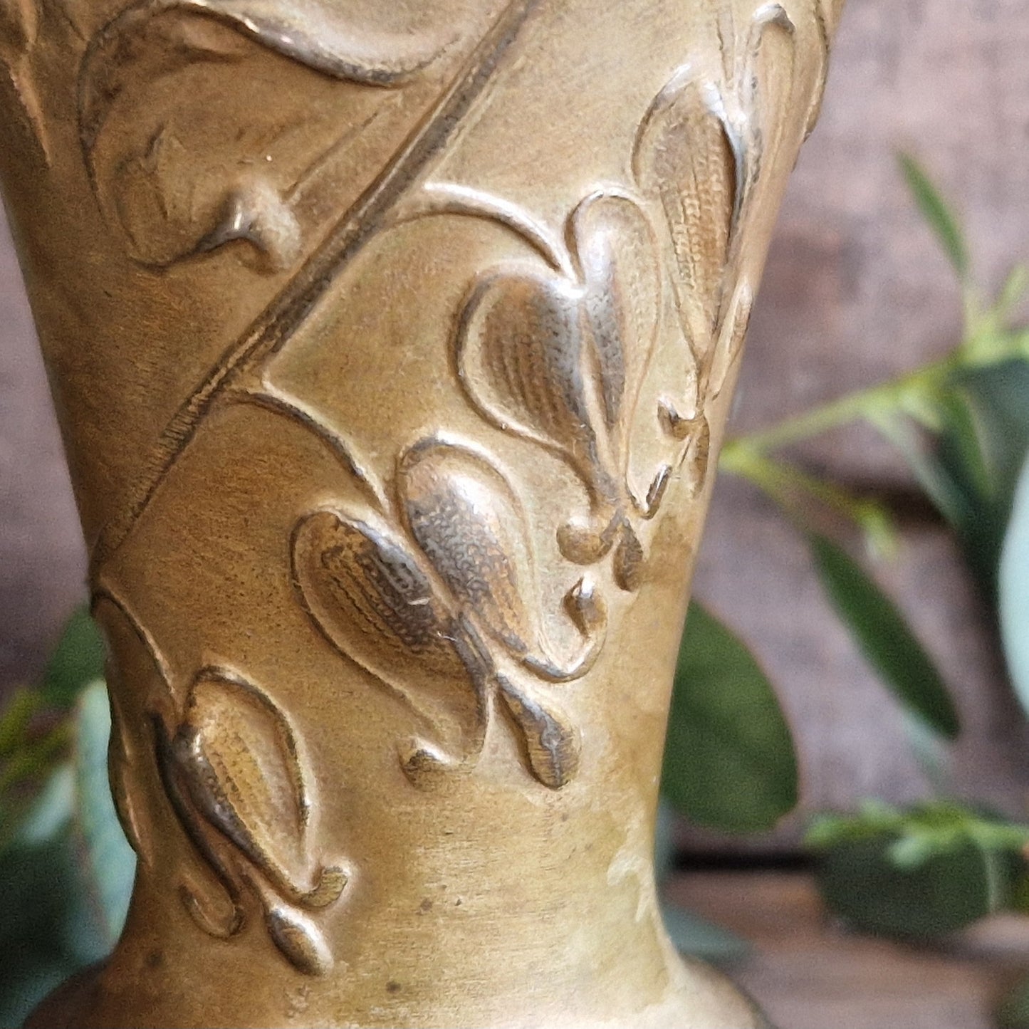 Vases anciens français Art nouveau à décor de style gothique.
