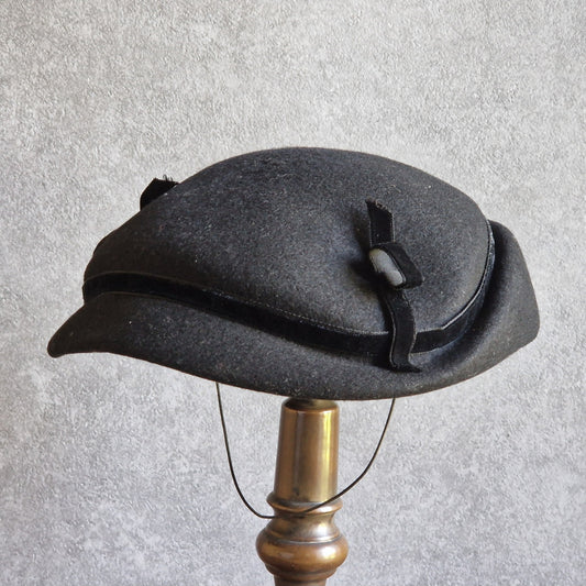 French ladies vintage 1950s black felt hat. Black French perch hat.