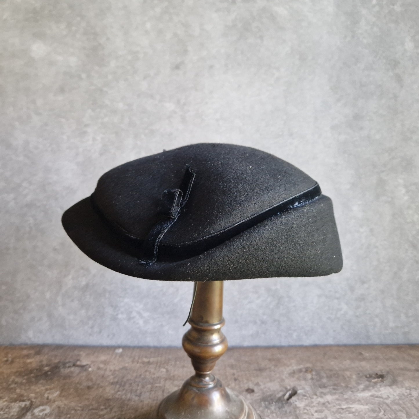 French ladies vintage 1950s black felt hat. Black French perch hat.