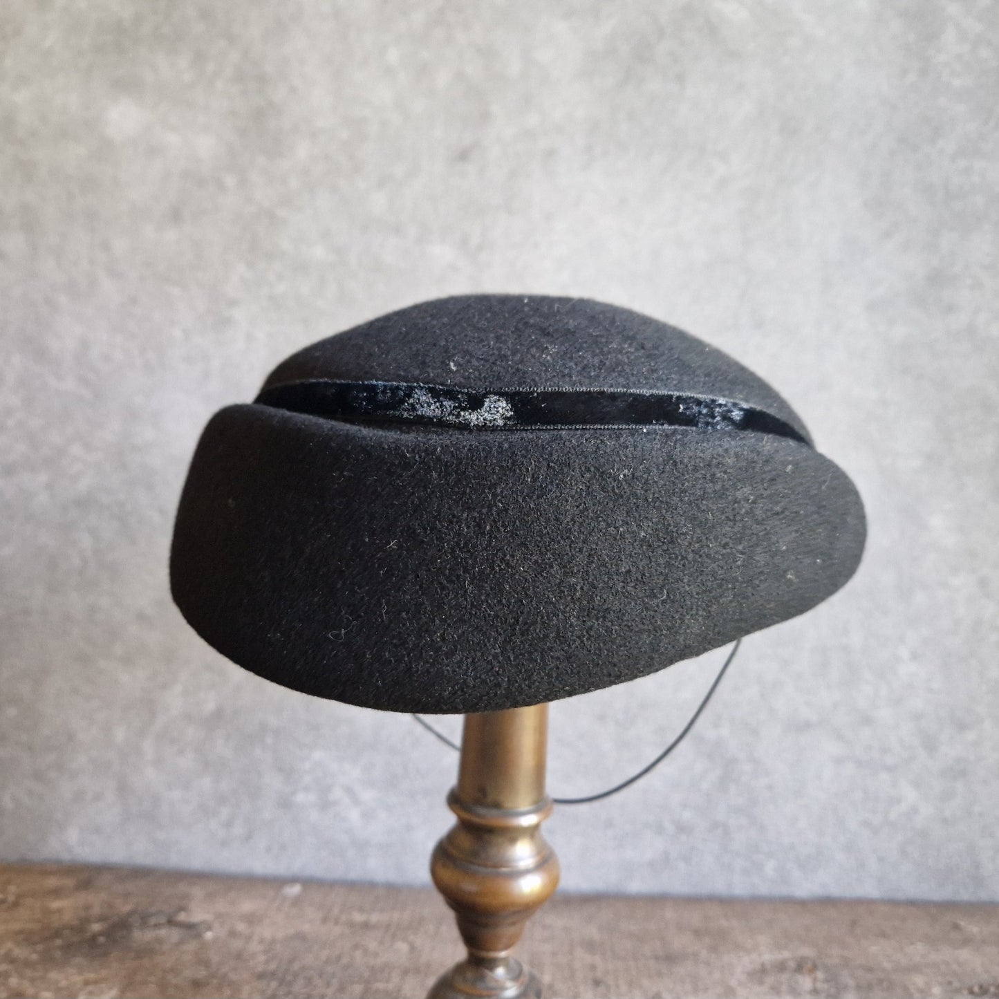 French ladies vintage 1950s black felt hat. Black French perch hat.