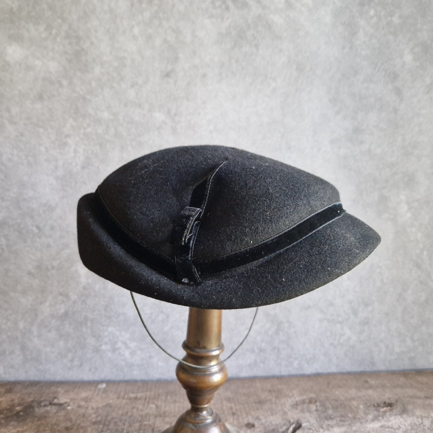 French ladies vintage 1950s black felt hat. Black French perch hat.
