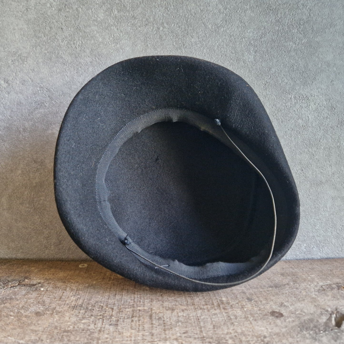 French ladies vintage 1950s black felt hat. Black French perch hat.