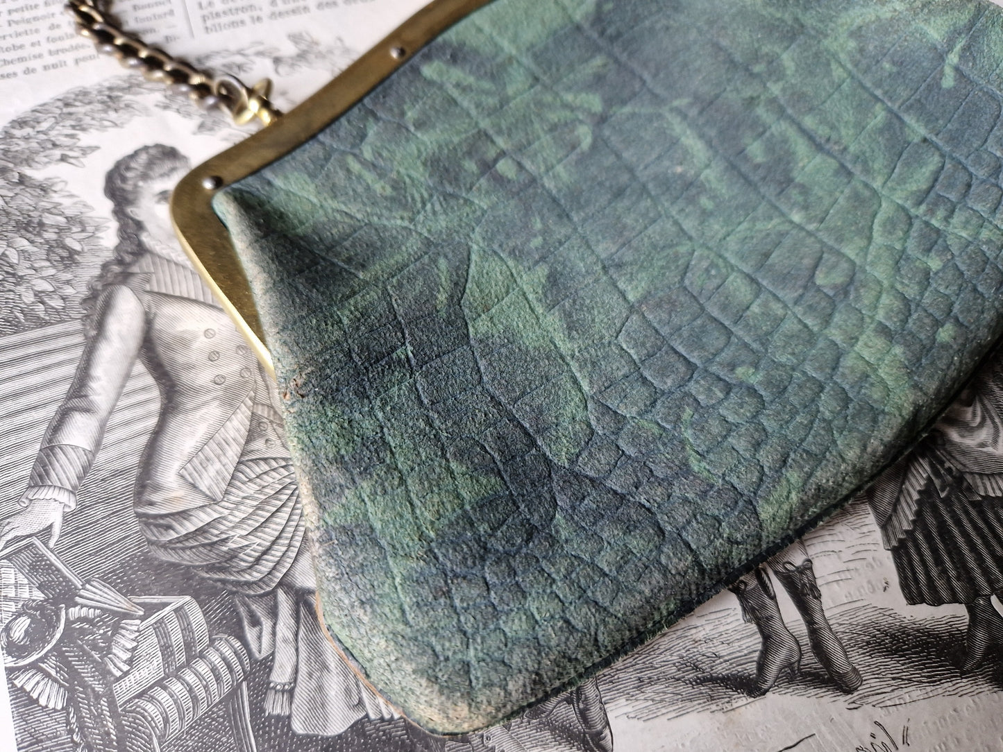 Sac de soirée français vintage années 1920. Doublure en cuir avec extérieur en faux cuir.