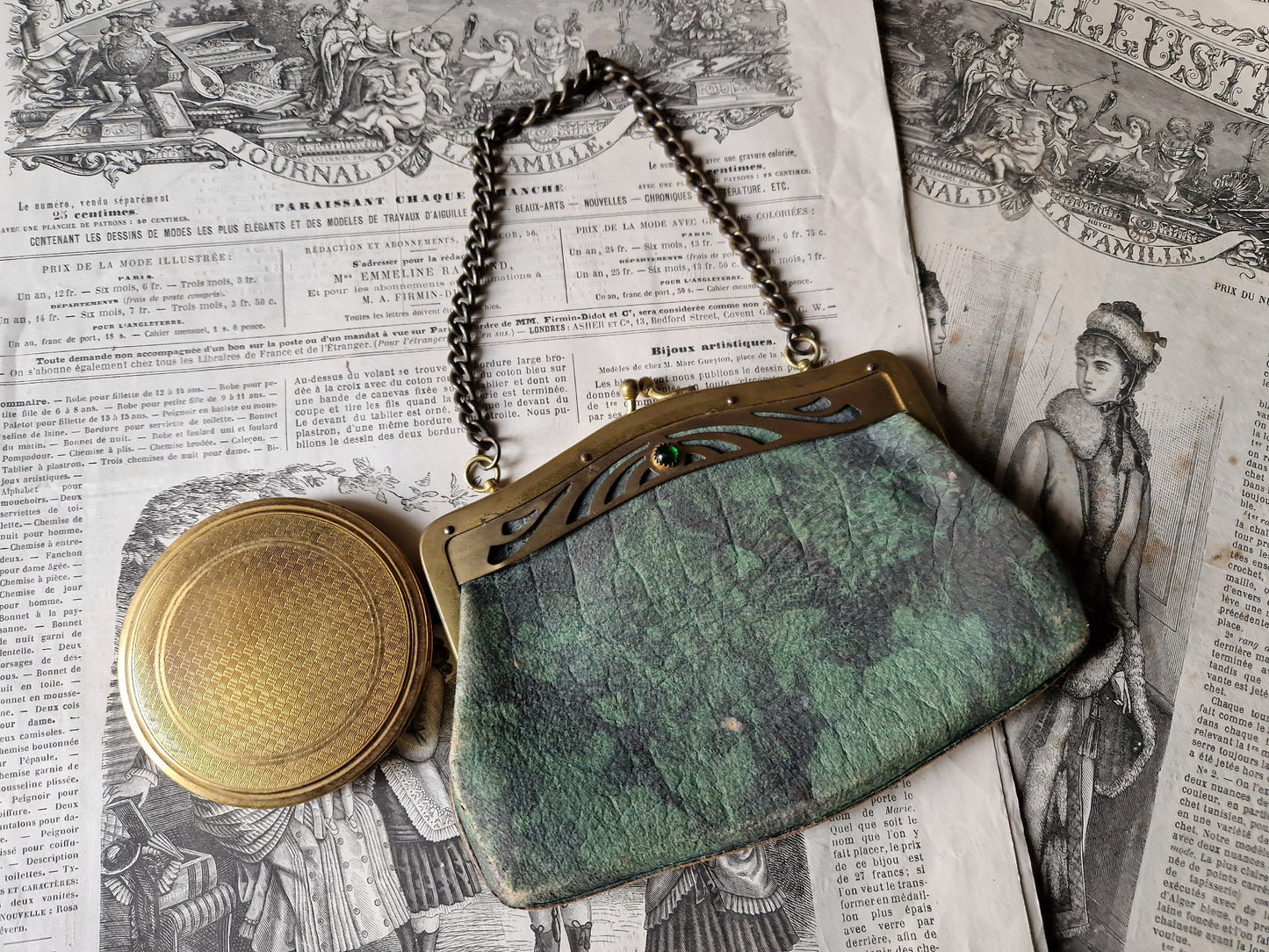 Sac de soirée français vintage années 1920. Doublure en cuir avec extérieur en faux cuir.