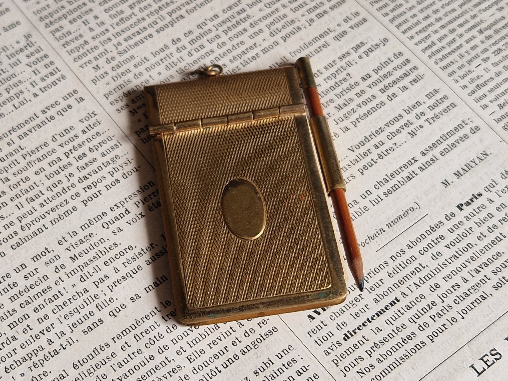 Gold coloured aide memoire on old paper.