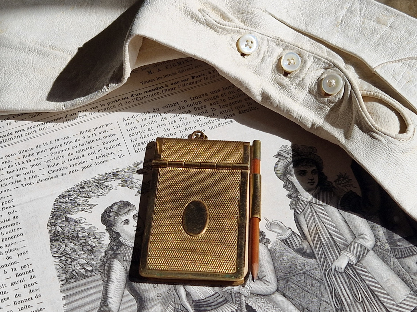 French aide memoire. Antique dance card holder. Carnet de bal.