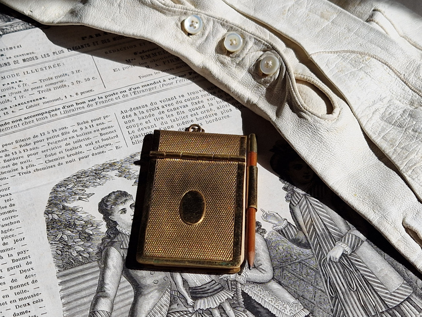 French aide memoire. Antique dance card holder. Carnet de bal.