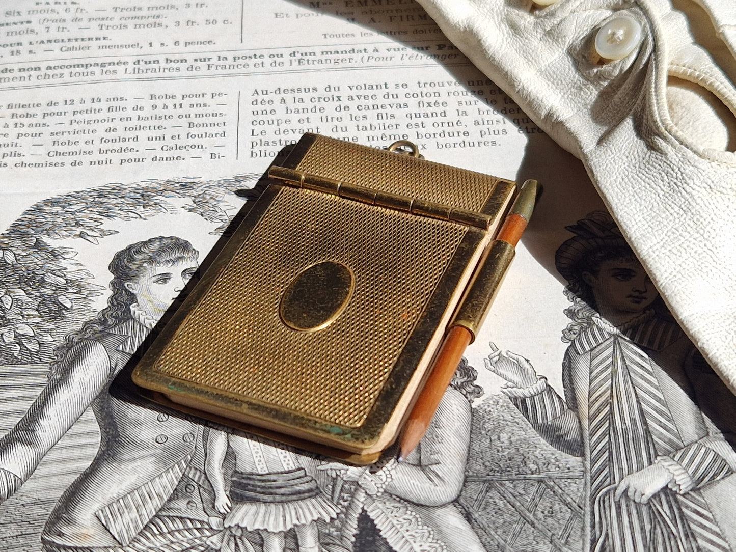 French aide memoire. Antique dance card holder. Carnet de bal.