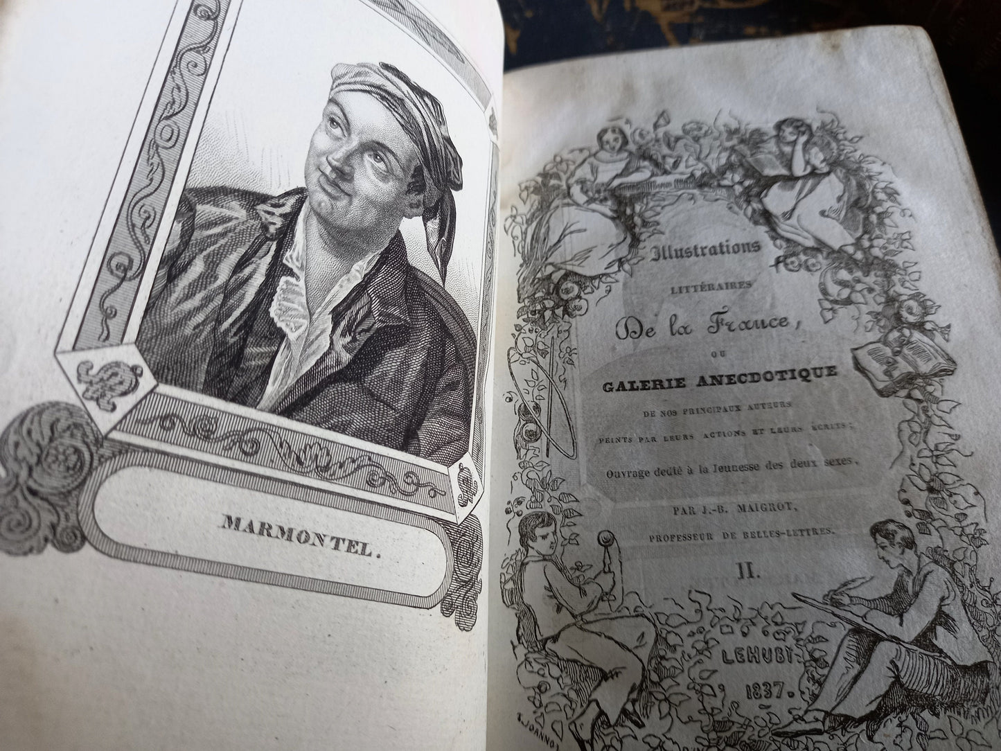 Livres anciens. Livres du XIXe siècle. Cadeau pour amoureux des livres. Décoration livres. Antiquités françaises. Livres anciens. Décoration livres anciens. Bibliothèque. Livres anciens