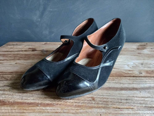 1930s shoes size 39 euro or 6 UK. Black vintage shoes. French vintage shoes.