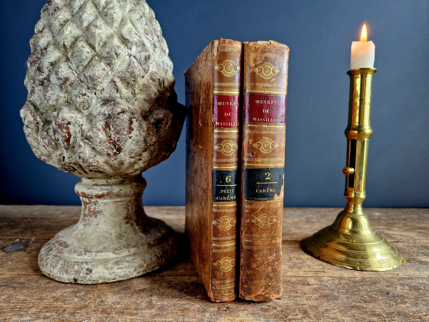 Livres anciens en cuir français, 1822-1824, Massillon, Décoration de livres