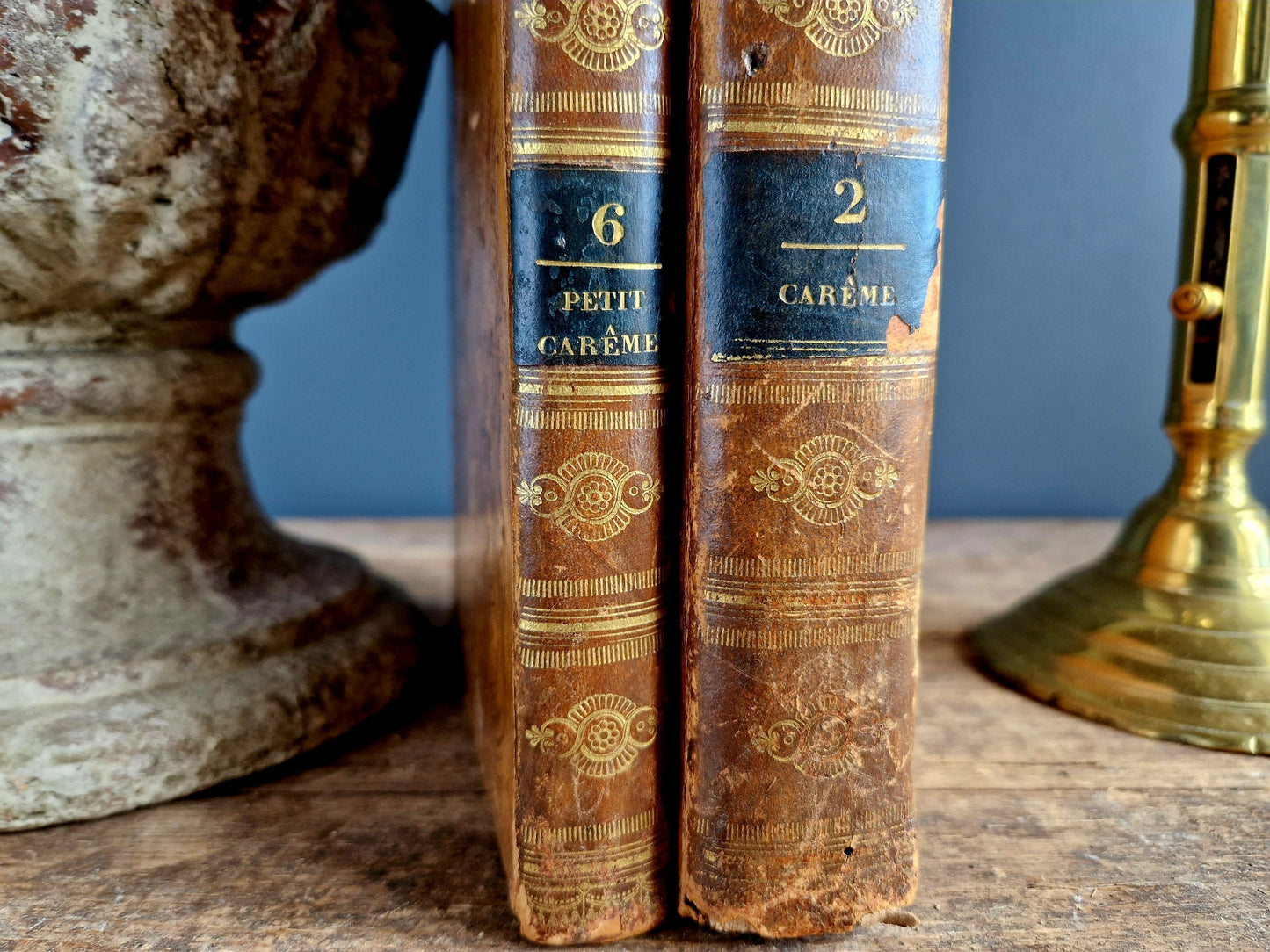 Livres anciens en cuir français, 1822-1824, Massillon, Décoration de livres