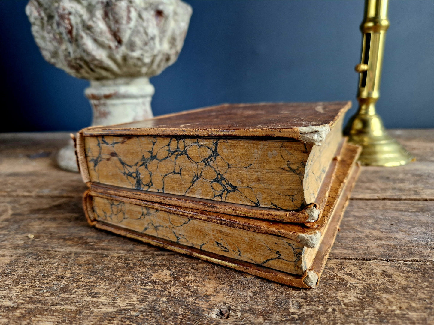 Livres anciens en cuir français, 1822-1824, Massillon, Décoration de livres