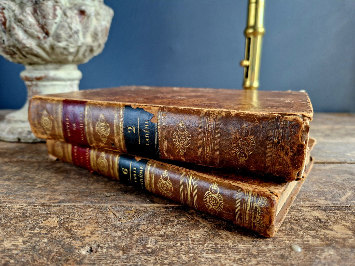 Livres anciens en cuir français, 1822-1824, Massillon, Décoration de livres