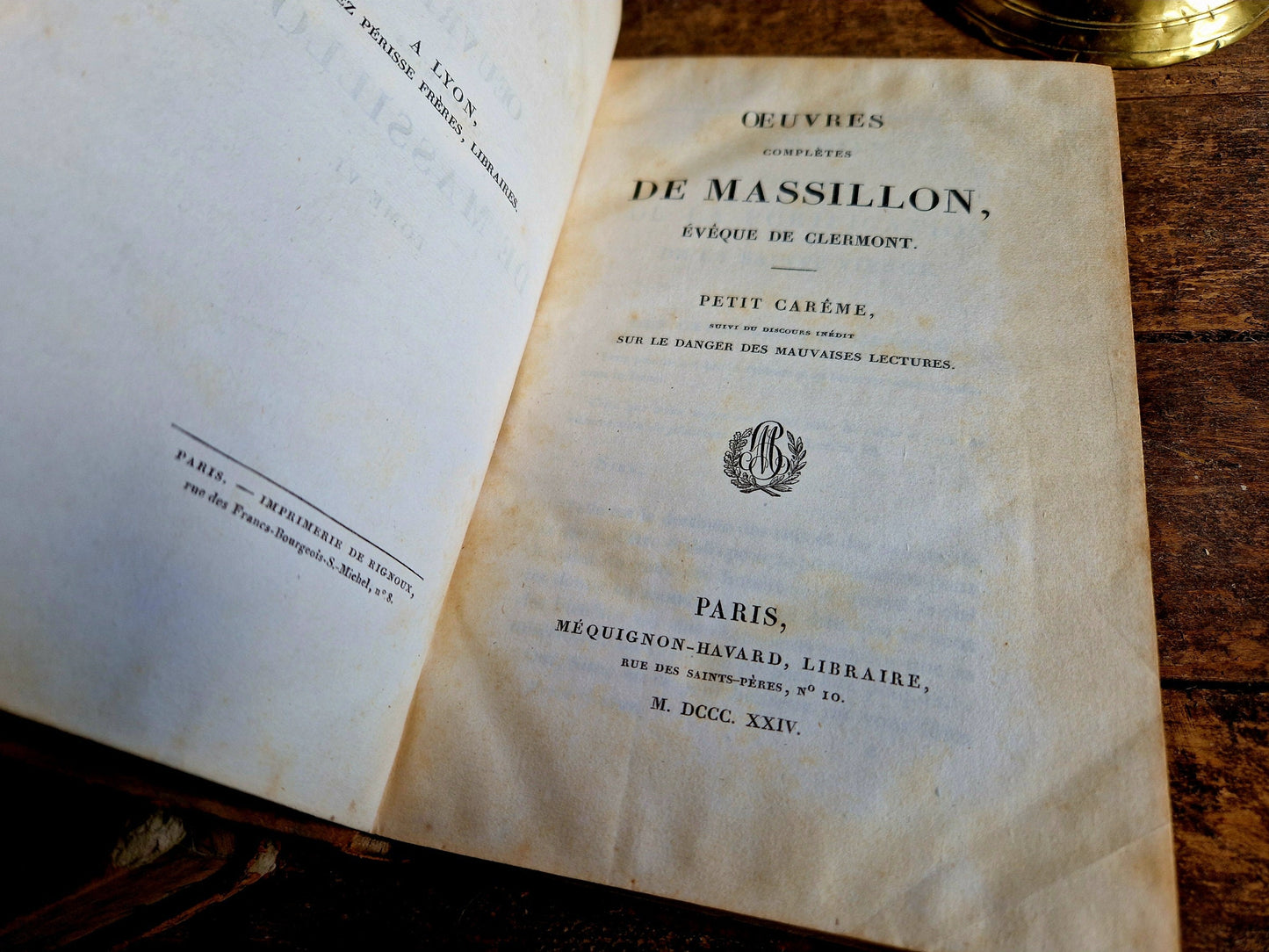 Livres anciens en cuir français, 1822-1824, Massillon, Décoration de livres
