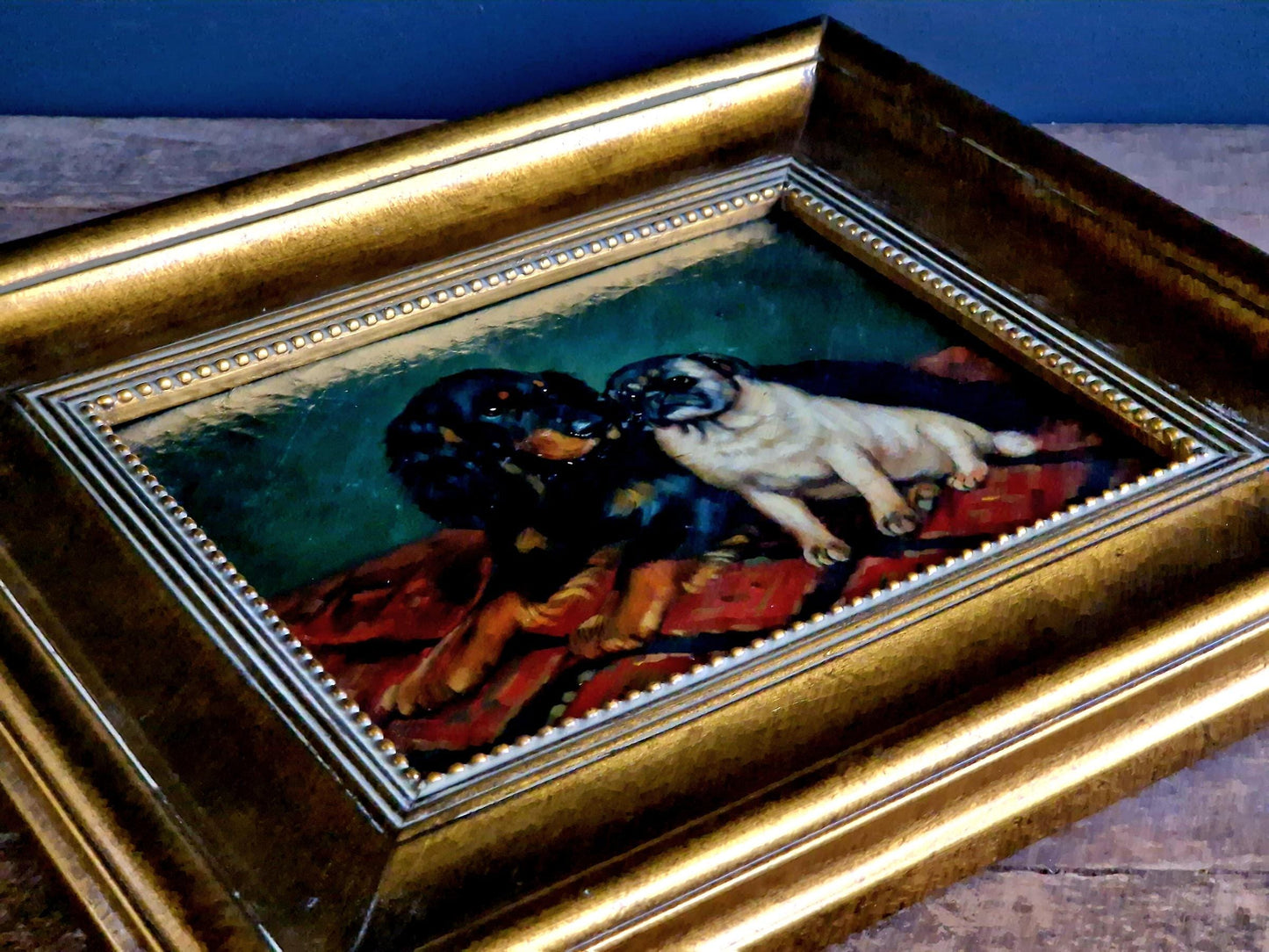 Peinture à l'huile française vintage : Art représentant des carlins et des épagneuls