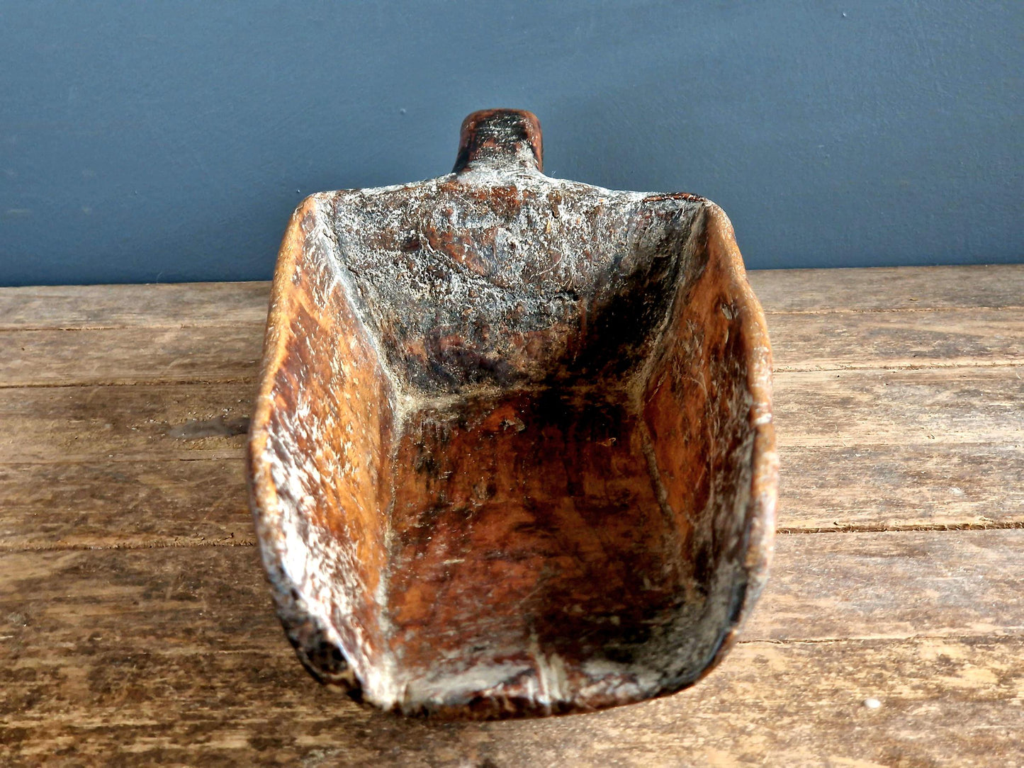 Pelle en bois ancienne française, décoration de cuisine rustique de style ferme