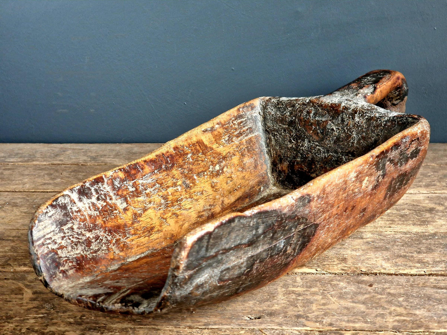 Pelle en bois ancienne française, décoration de cuisine rustique de style ferme