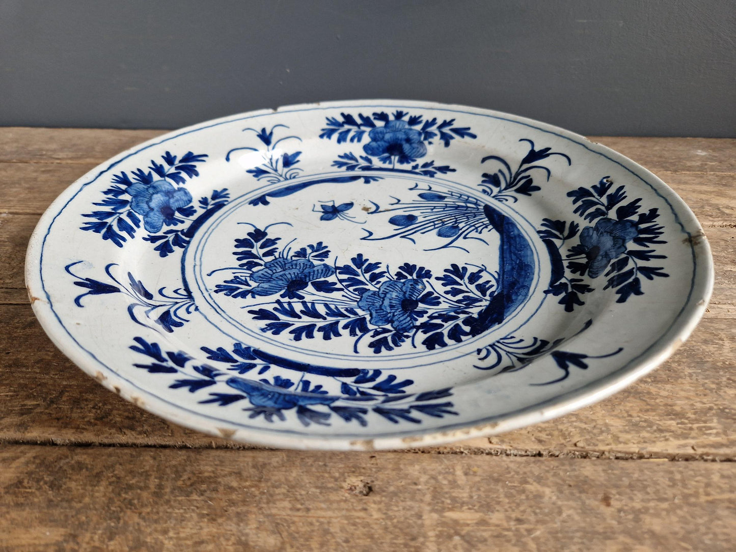Assiette de Delft ancienne, décor floral, décor hollandais du XVIIIe siècle