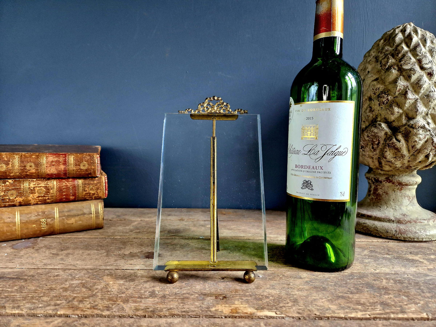 Cadre photo ancien français en verre biseauté, orné d'un ruban en métal doré