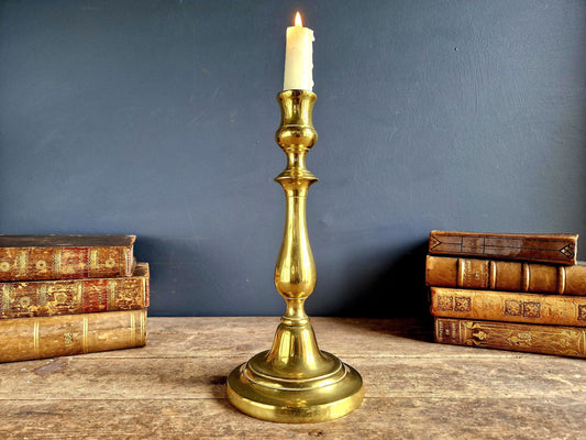 Bougeoir ancien en laiton français, décor européen du XIXe siècle