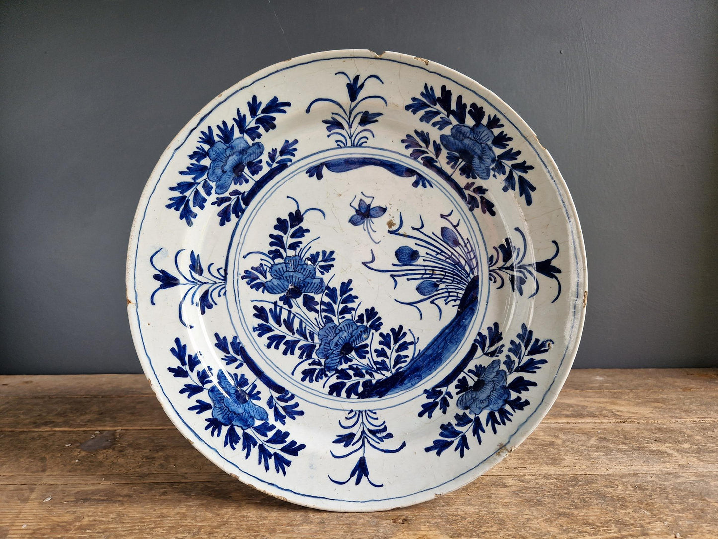 Assiette de Delft ancienne, décor floral, décor hollandais du XVIIIe siècle