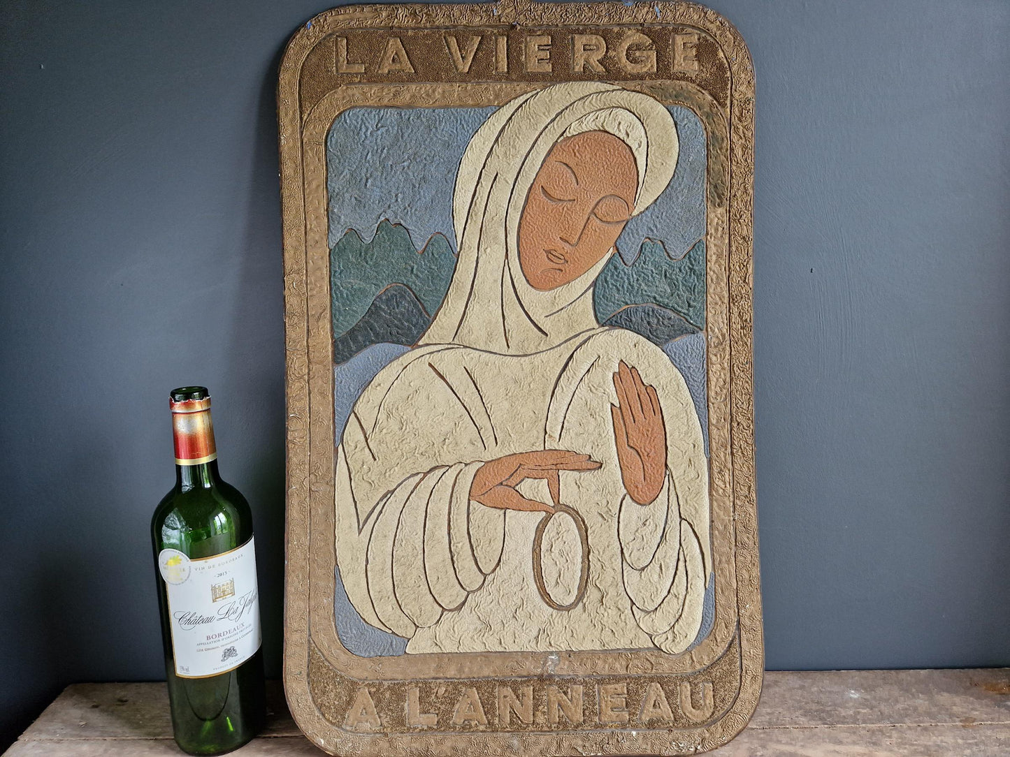 French vintage religious sign showing the Virgin Mary and the ring.