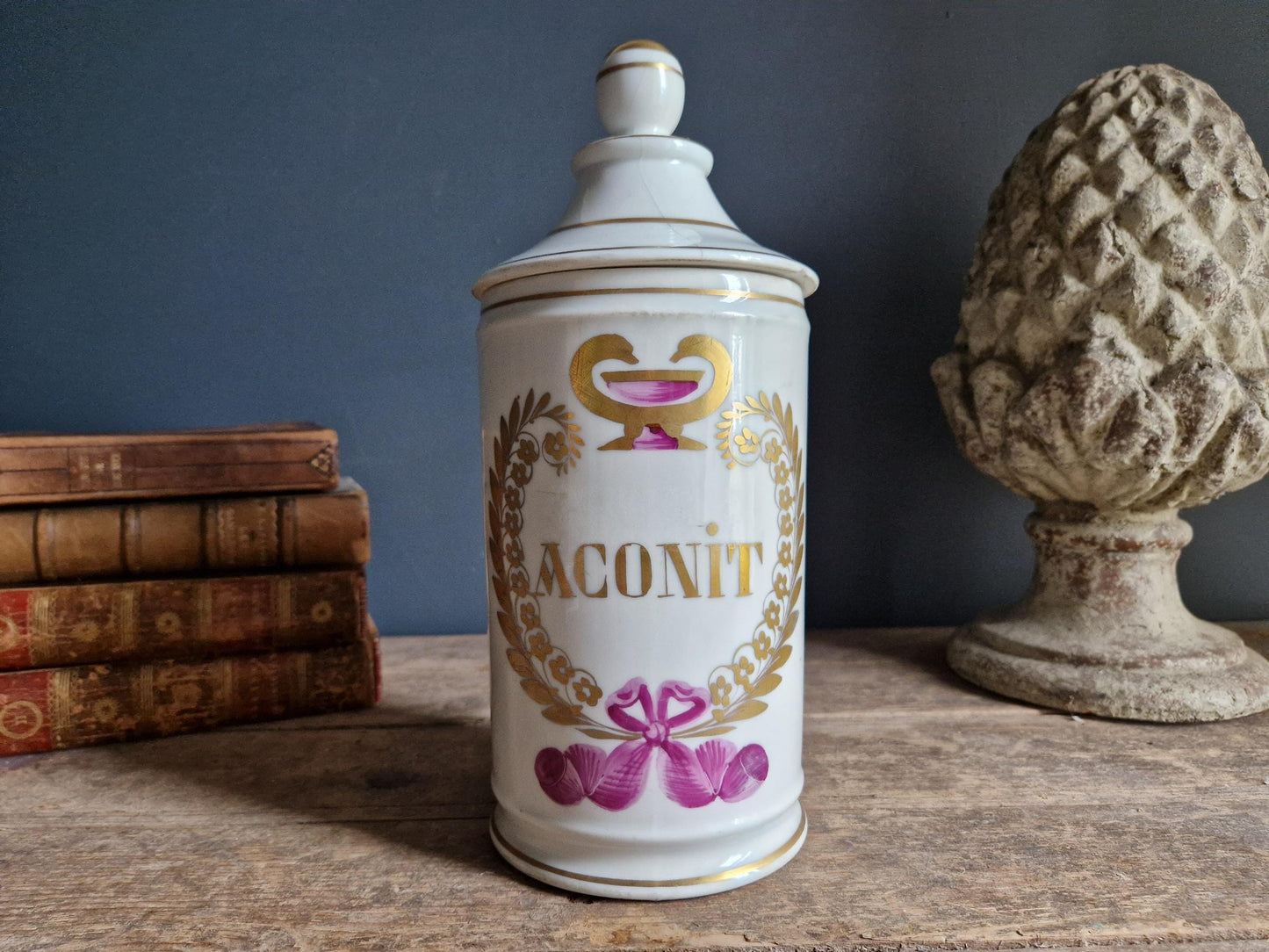 Pot d'apothicaire français ancien : Présentoir à aconit en porcelaine de Paris
