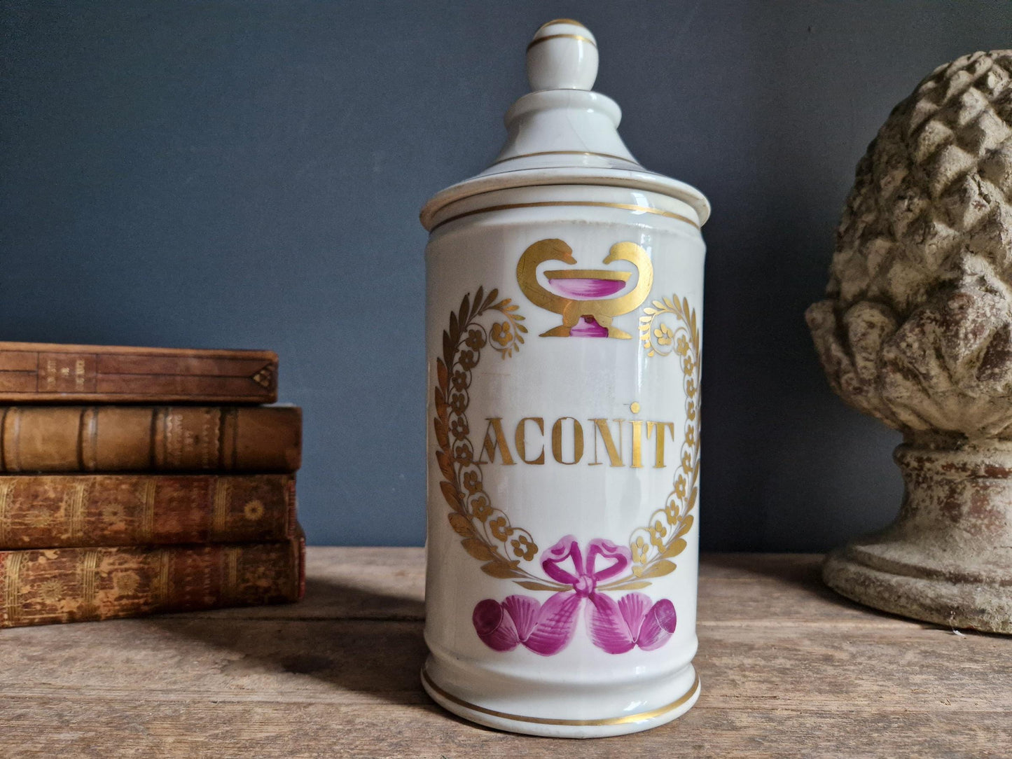 Pot d'apothicaire français ancien : Présentoir à aconit en porcelaine de Paris