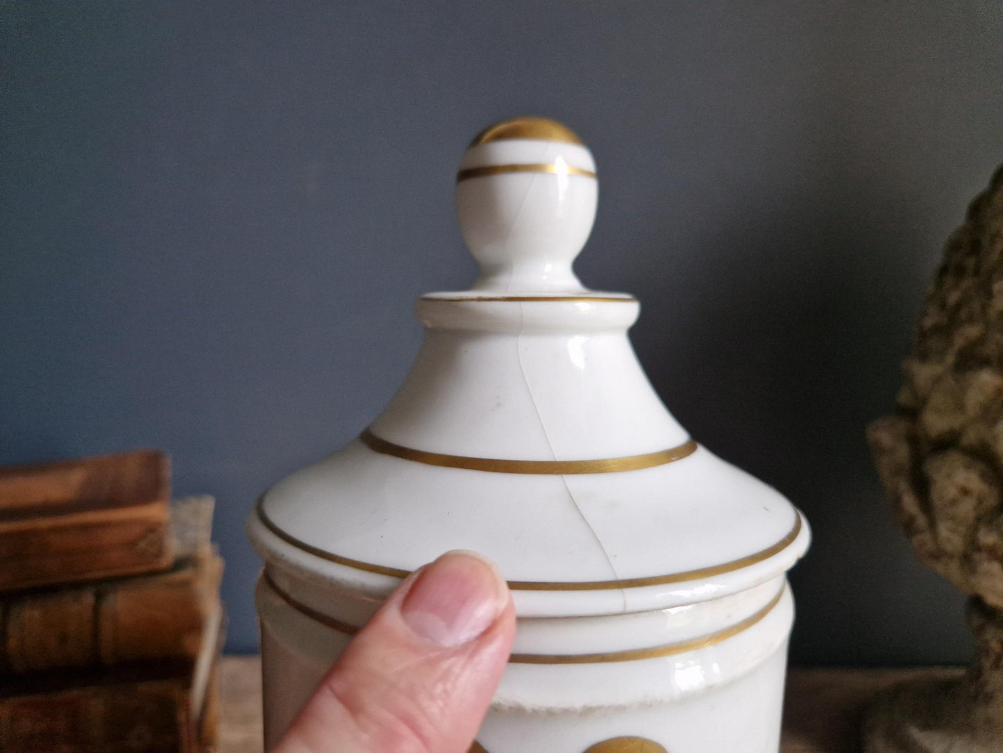 Pot d'apothicaire français ancien : Présentoir à aconit en porcelaine de Paris