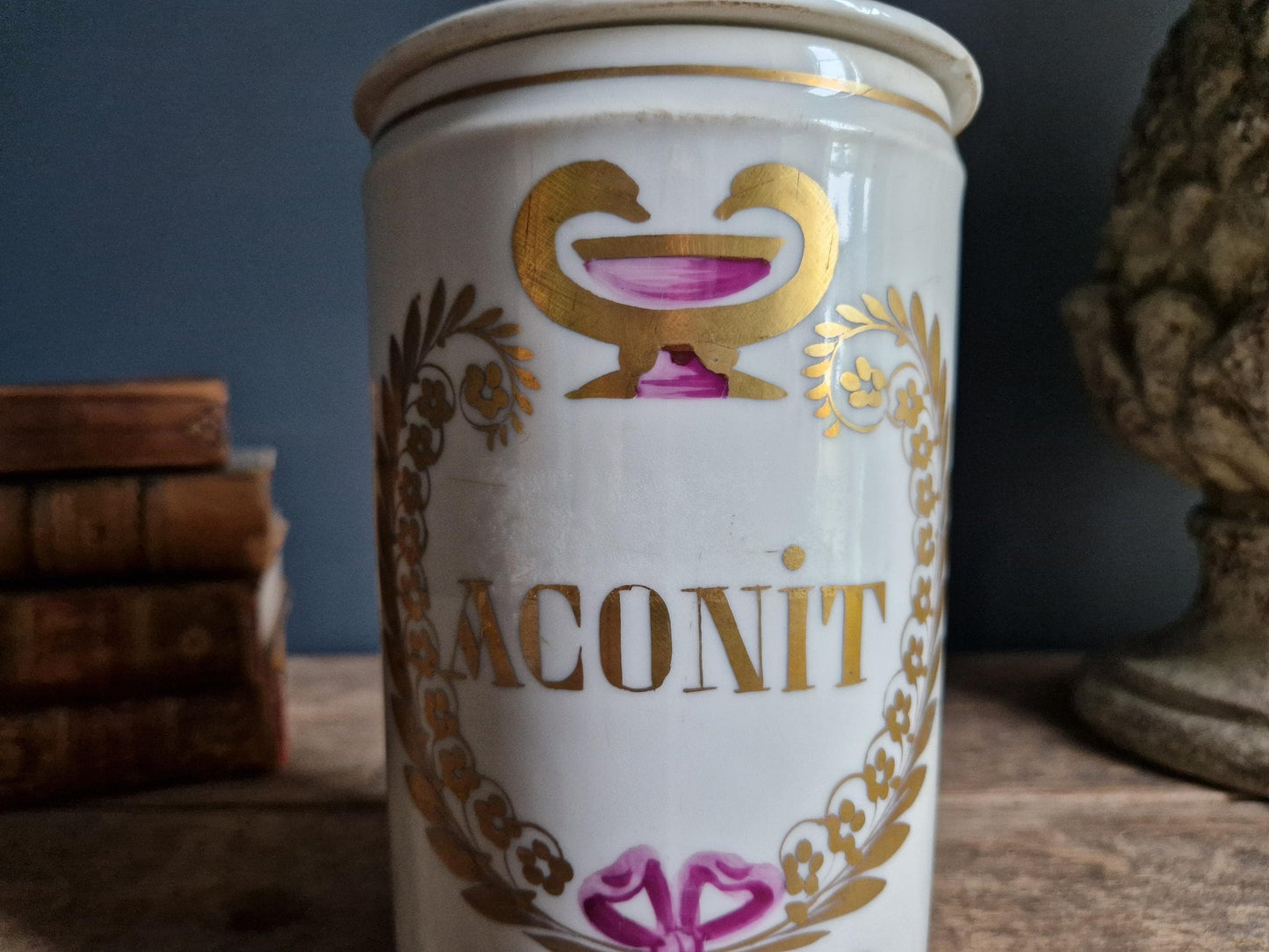 Pot d'apothicaire français ancien : Présentoir à aconit en porcelaine de Paris