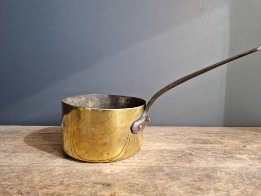 Poêle en laiton antique : Décoration de cuisine de campagne française du XIXe siècle
