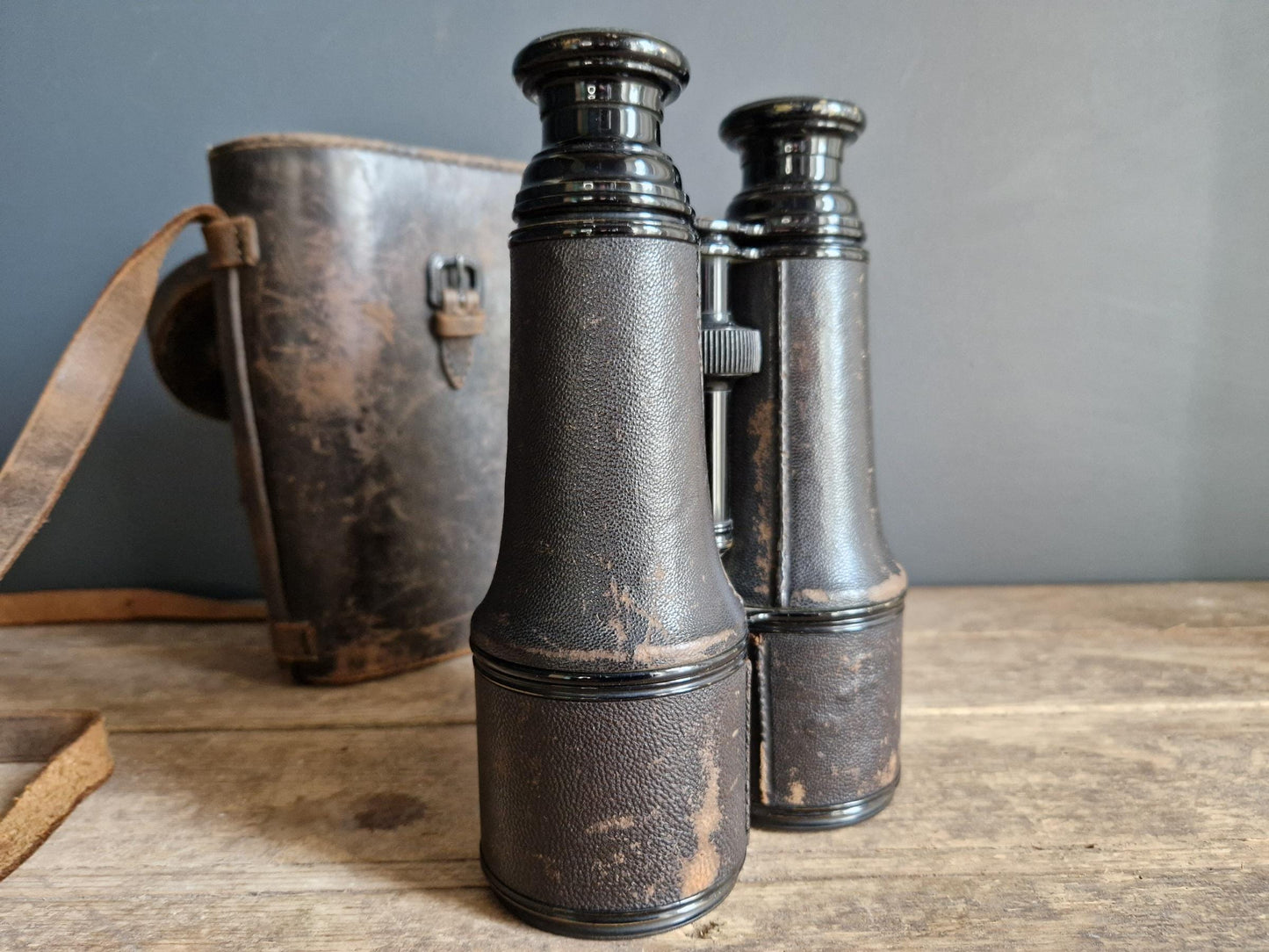 Jumelles anciennes françaises : Radiguet Paris, étui en cuir, époque Première Guerre mondiale
