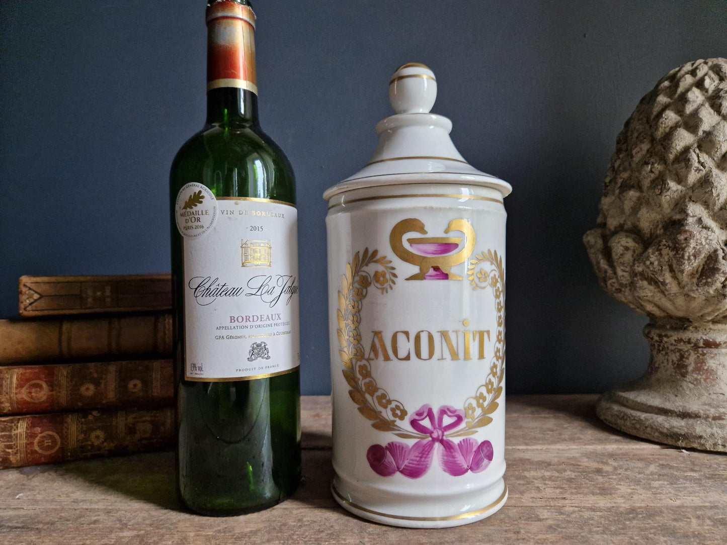 Pot d'apothicaire français ancien : Présentoir à aconit en porcelaine de Paris