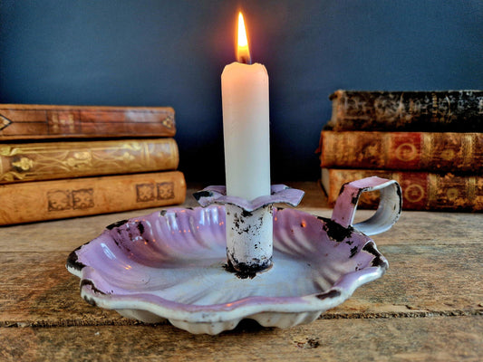 Bougeoir vintage en émail couleur lilas français.