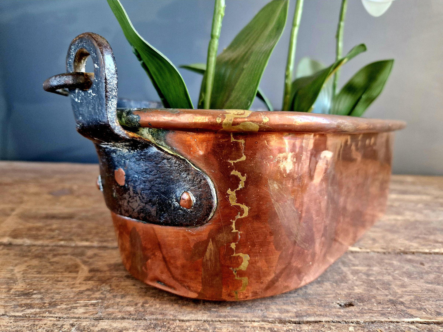 French antique copper fish kettle with dovetail joints and an iron hanging handle.